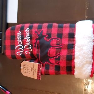 NEW with tags. Red & Black plaid gift set. Moose OVEN MITT
